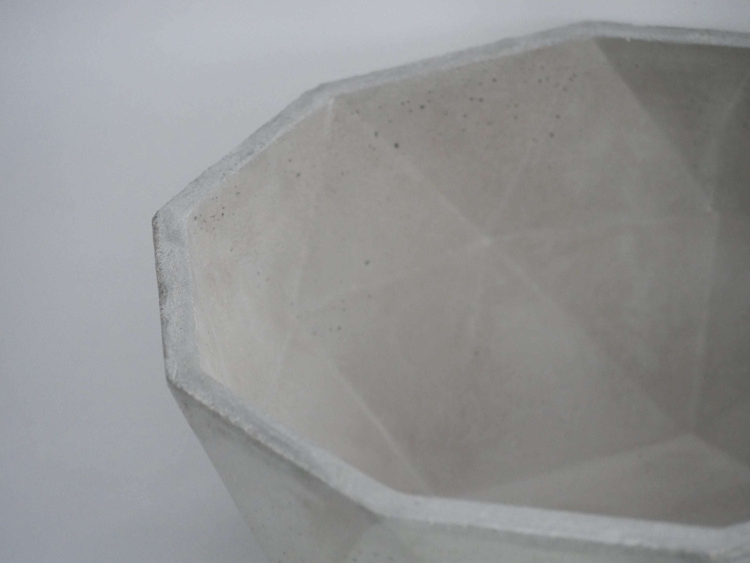 Stylishe Betonschale Polygon, ca. 30cm Durchmesser