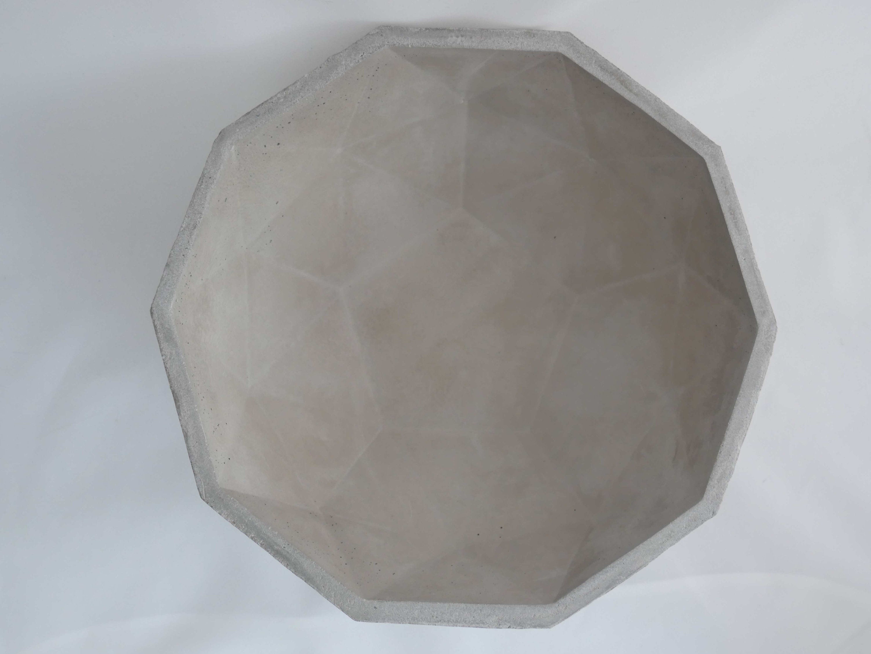 Stylishe Betonschale Polygon, ca. 30cm Durchmesser